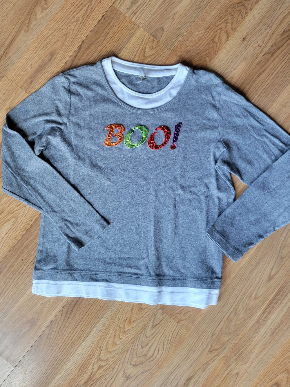 White Stag Halloween Gray Long Sleeve Top w/ Multicolor BOO! Graphic Size L